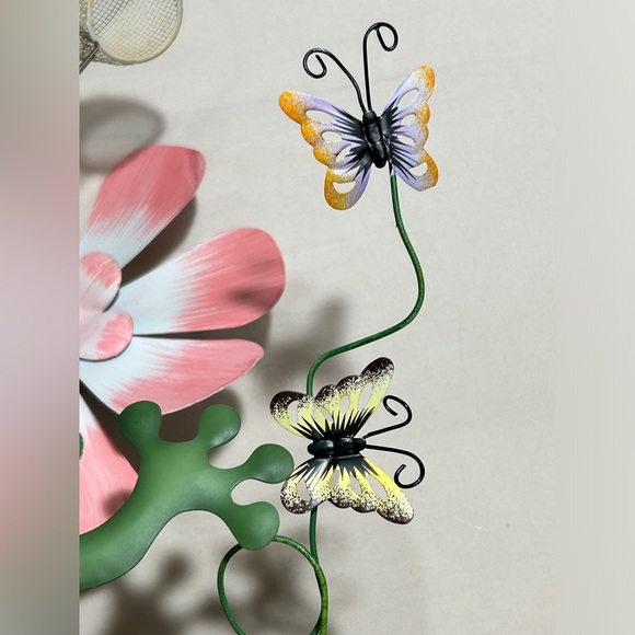 Metal spinning garden stake (1). Home Interiors “FROGGY’S FLORAL WINDMILL “ - Picture 3 of 9